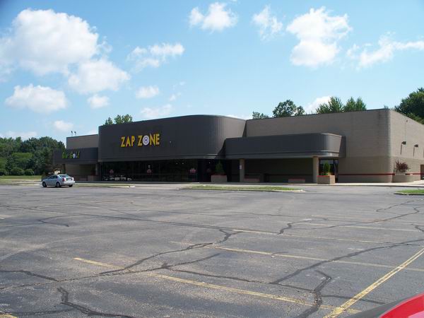 Elmwood Plaza 8 Theatres - 2010 Shot From Aaron Irvine